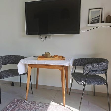 Bed and Breakfast Au Jardin Des Deux Roches Prisse Экстерьер фото