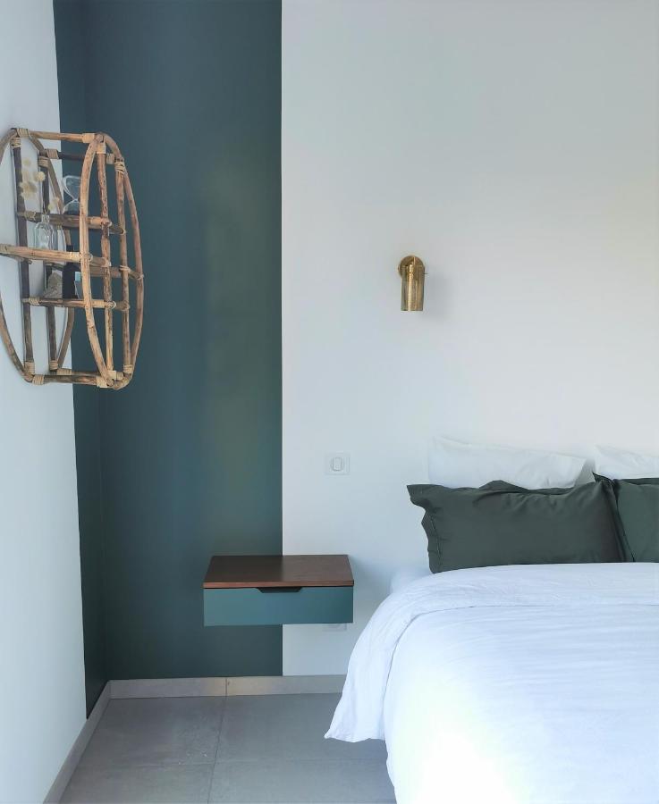 Bed and Breakfast Au Jardin Des Deux Roches Prisse Экстерьер фото