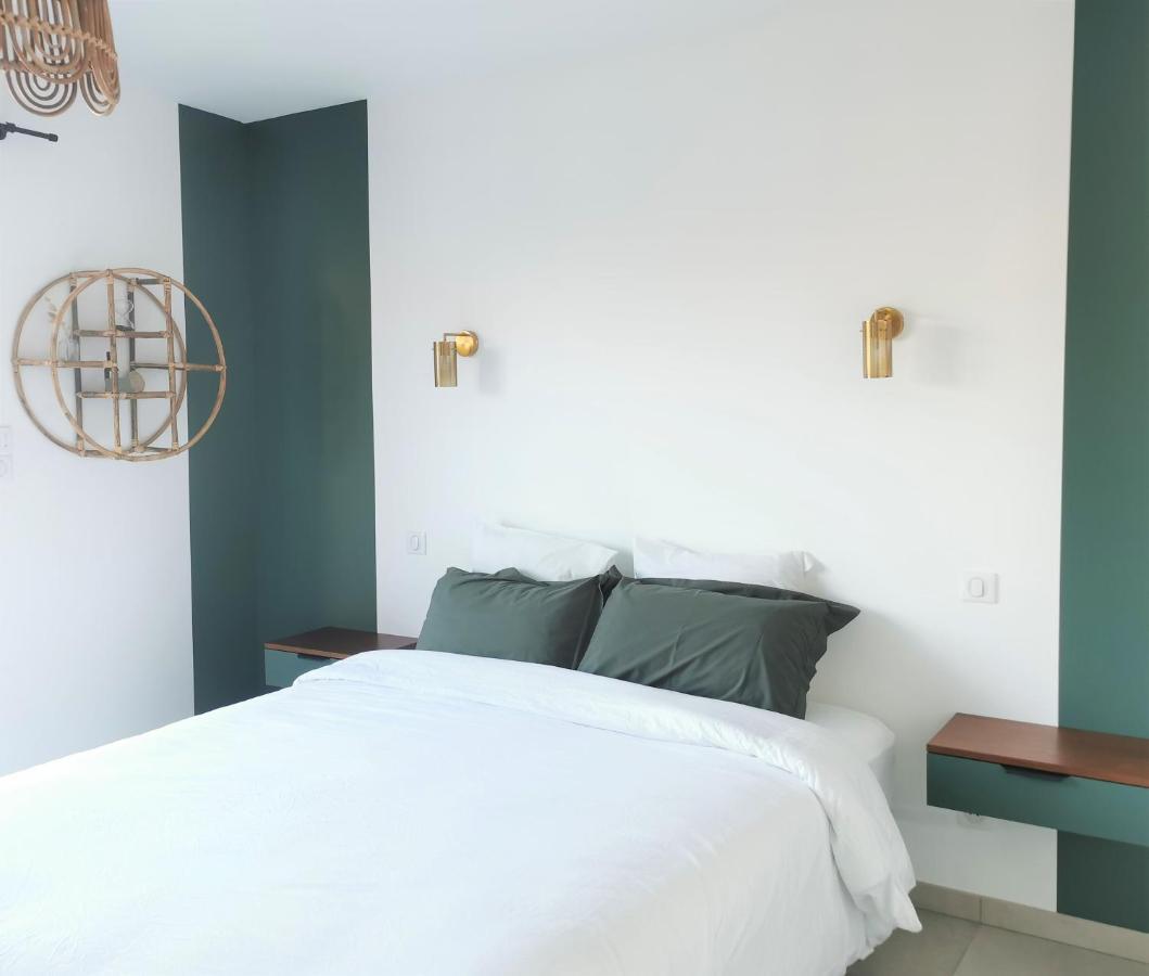 Bed and Breakfast Au Jardin Des Deux Roches Prisse Экстерьер фото