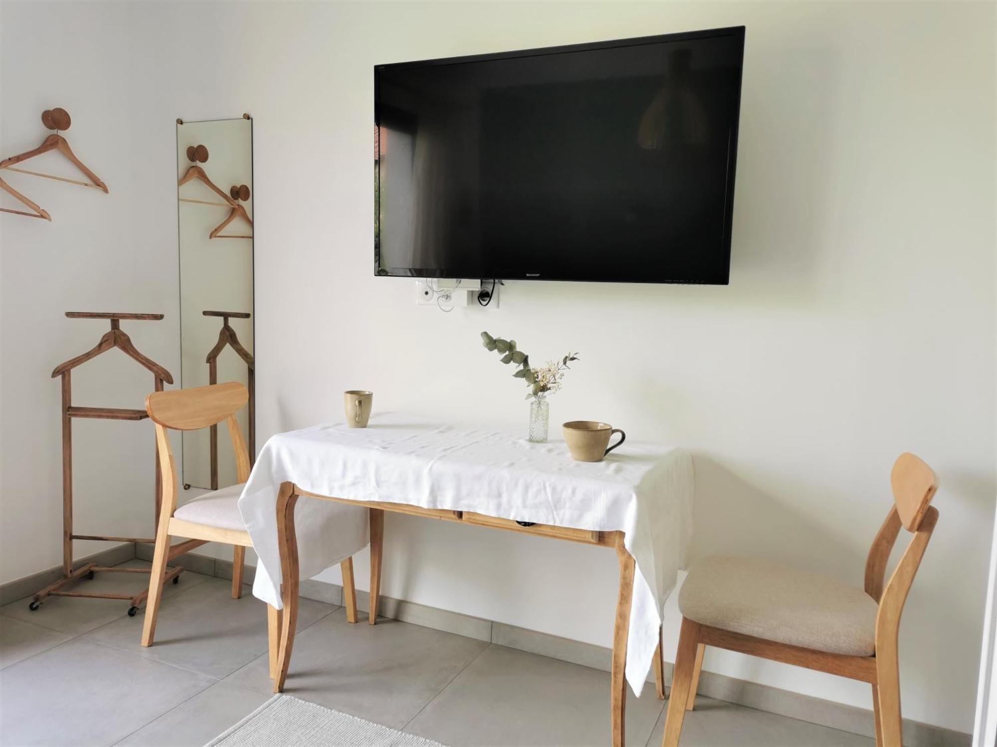 Bed and Breakfast Au Jardin Des Deux Roches Prisse Экстерьер фото