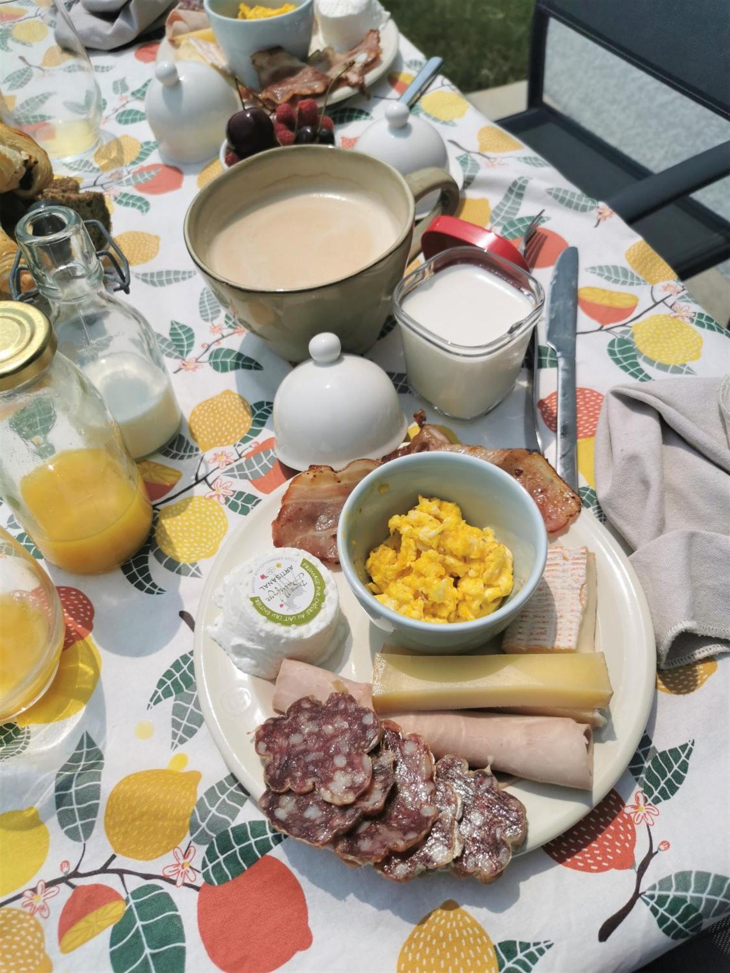Bed and Breakfast Au Jardin Des Deux Roches Prisse Экстерьер фото
