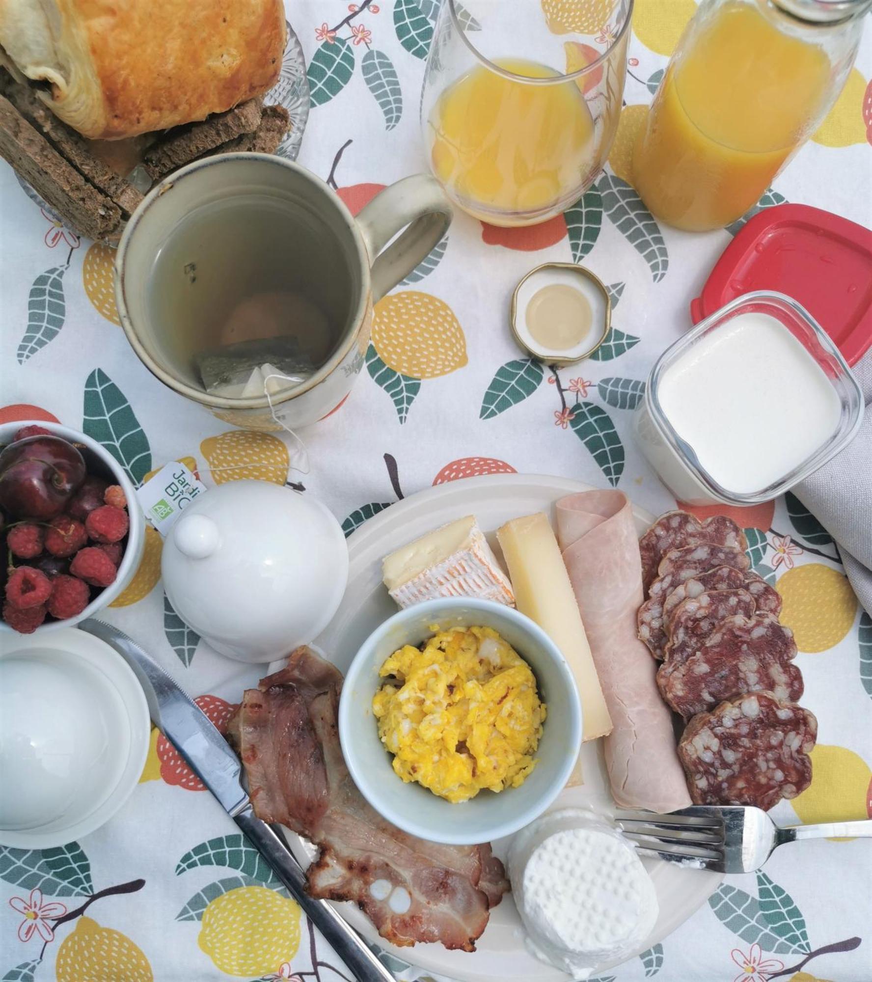 Bed and Breakfast Au Jardin Des Deux Roches Prisse Экстерьер фото