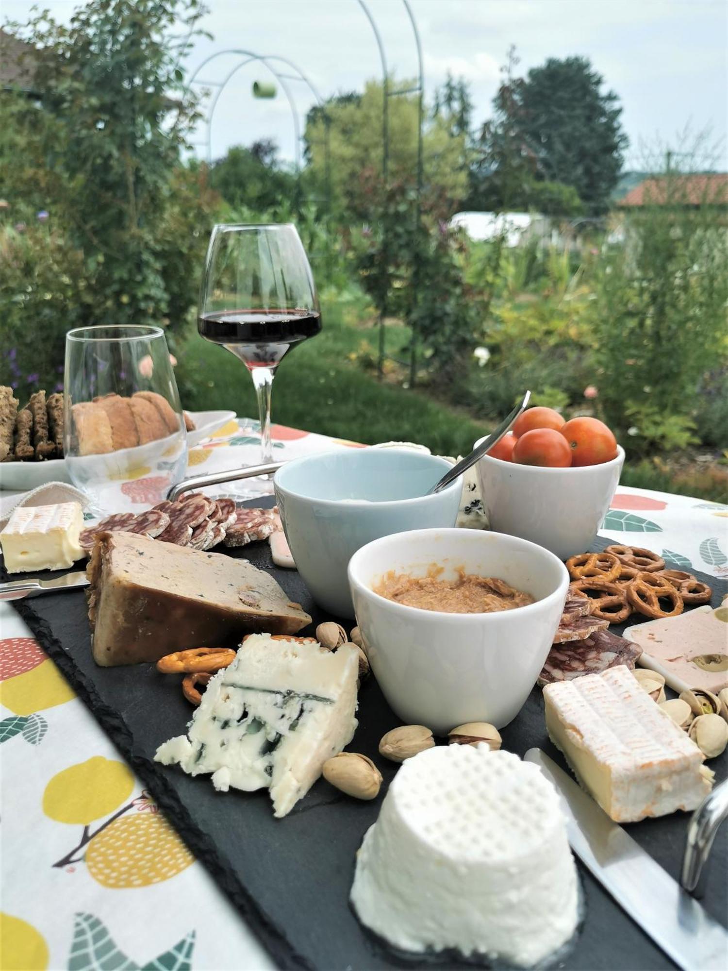Bed and Breakfast Au Jardin Des Deux Roches Prisse Экстерьер фото